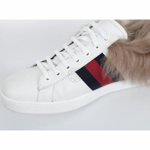 White gucci sneakers with on sale fur